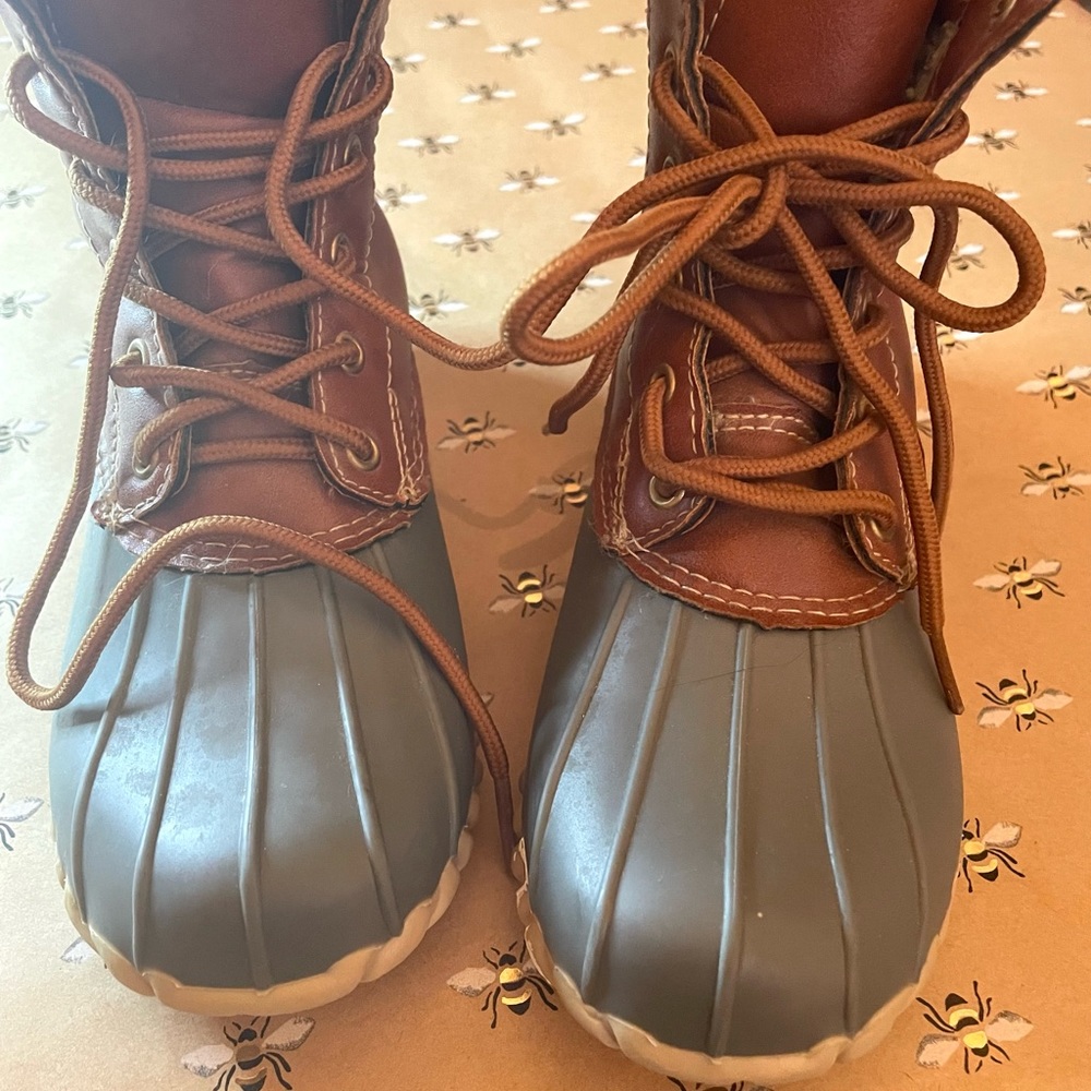Outwoods Duck Boots for Kids.      Size 2.   Excellent Condition